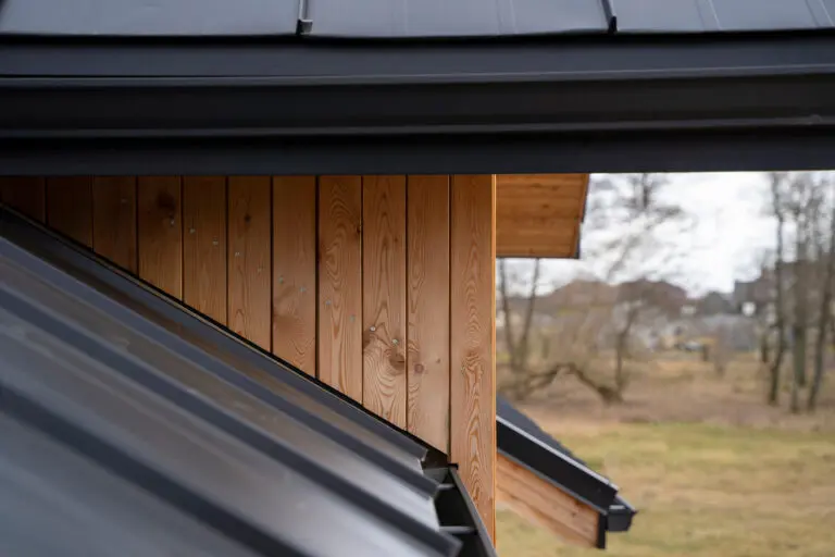 The Ultimate Guide to Choosing the Right Seamless Gutters for Your Property